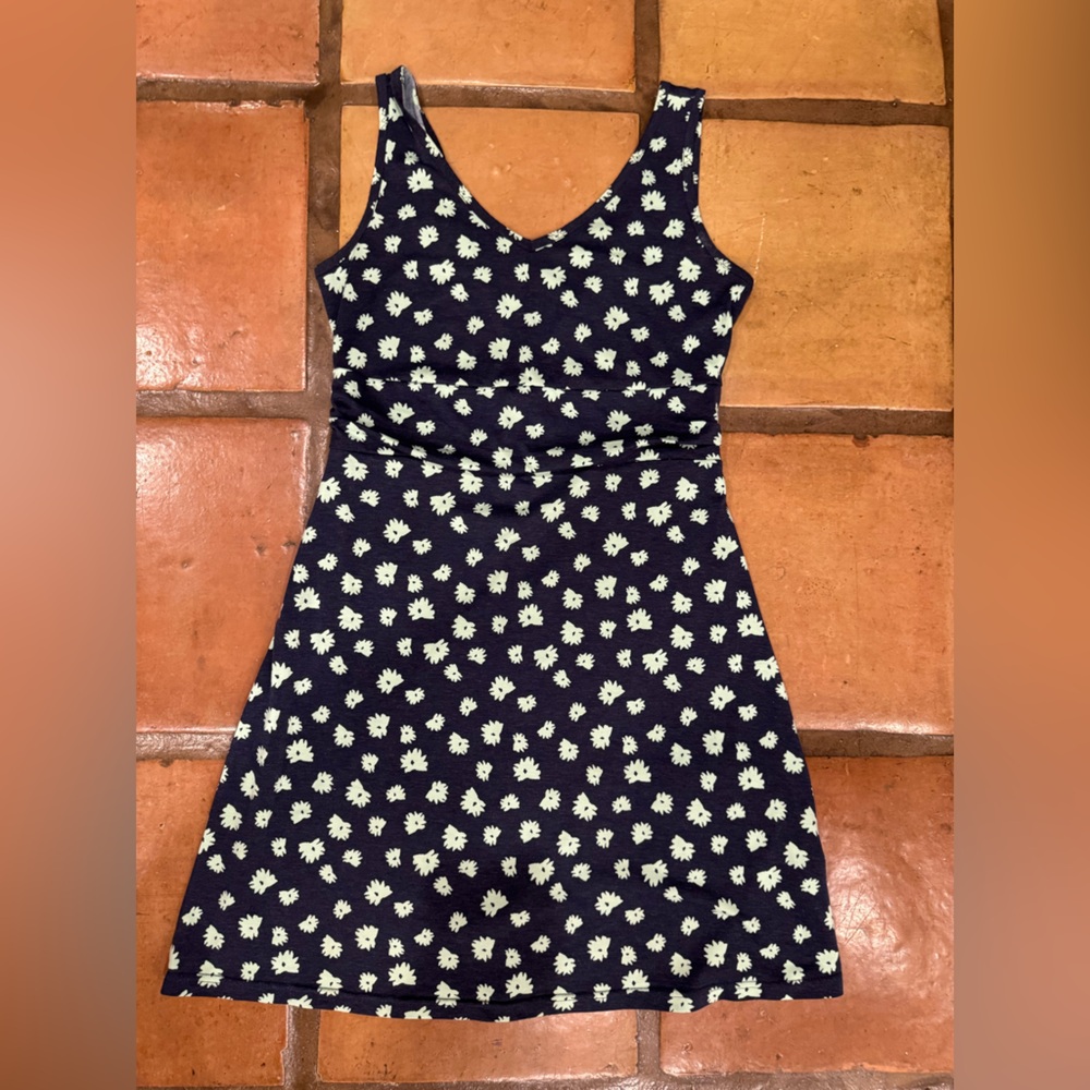Title Nine empire waist v neck heathered jersey knit mini floral dress small